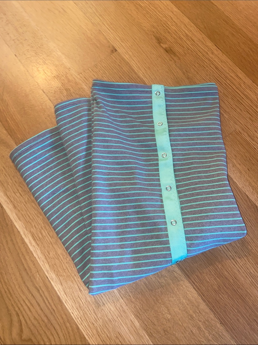 Lululemon Vinyasa Convertible Reversible Snap Scarf Wrap Gray Mint Green Stripes